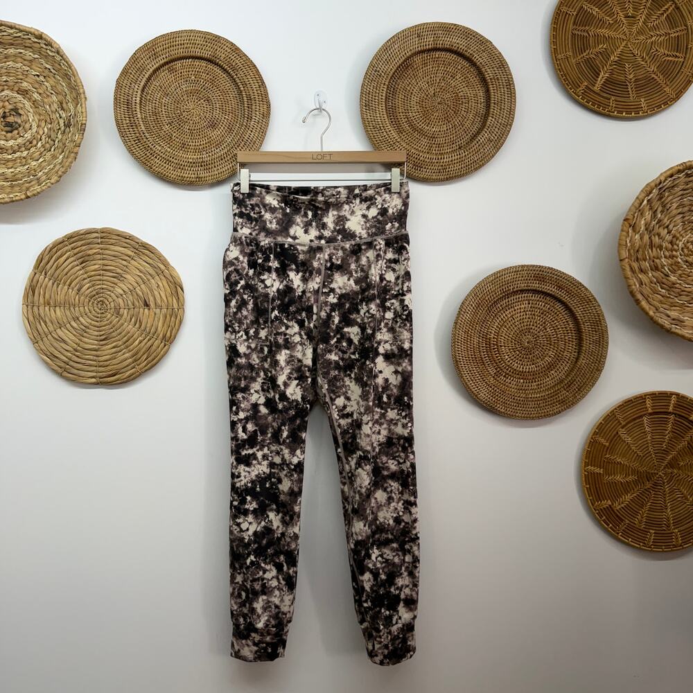 Athleta Salutation Printed Jogger Medium Brown Cream Athleisure Activewear